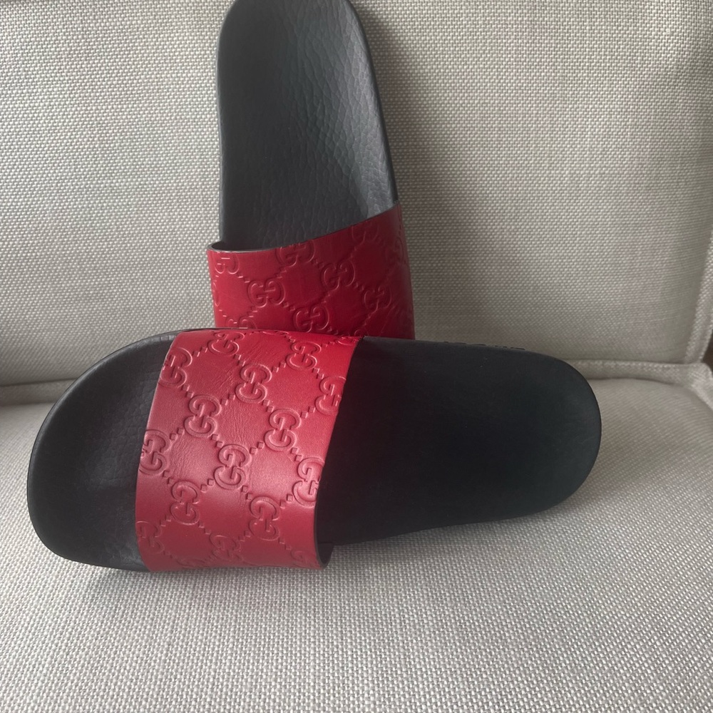 GUCCI Hibiscus Red Women's Slides.